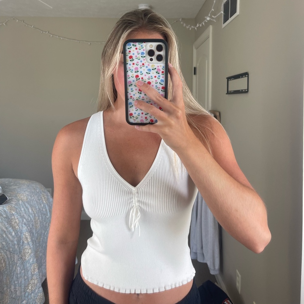 Aritzia White V-Neck Ribbed Tank Top